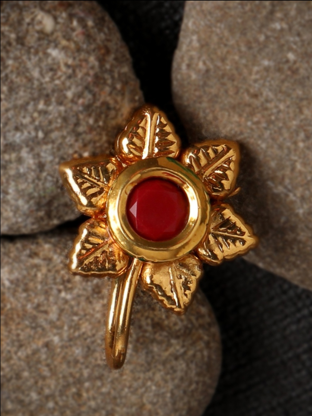 

AccessHer Gold-Plated Kundan-Studded Flower-Shaped Nosepin