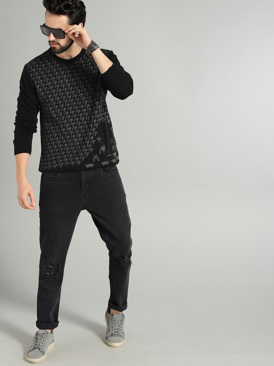 

The Roadster Lifestyle Co Men Black & Grey Self Design Sweater