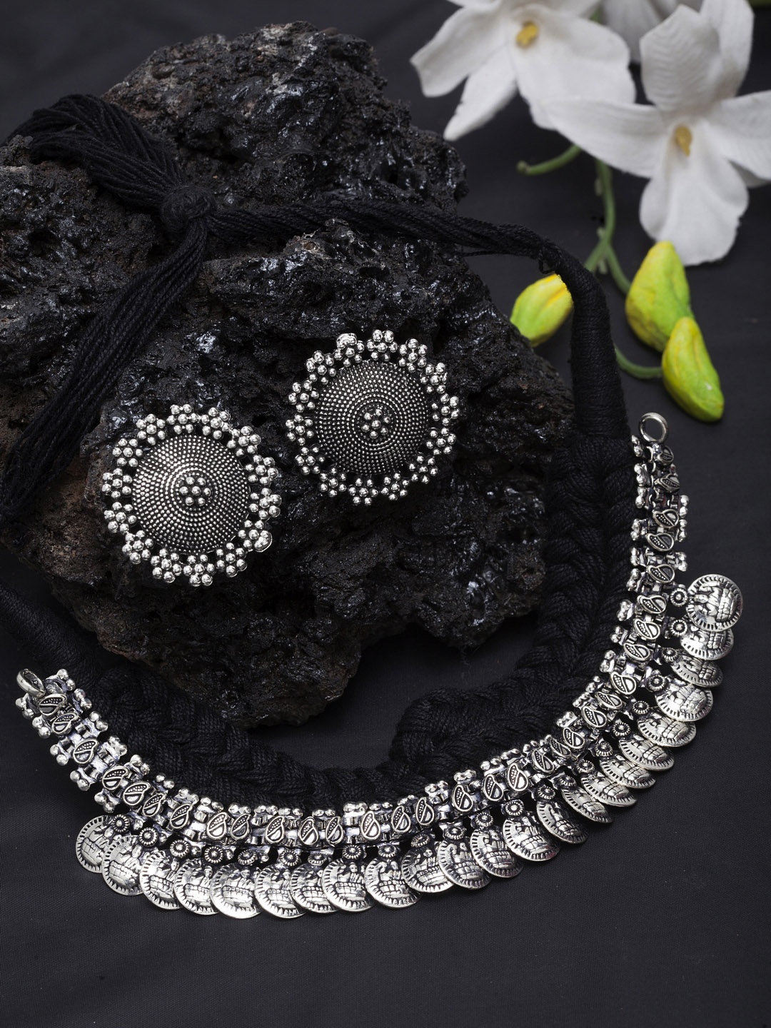 

Moedbuille Black & Silver-Plated Handcrafted Jewellery Set