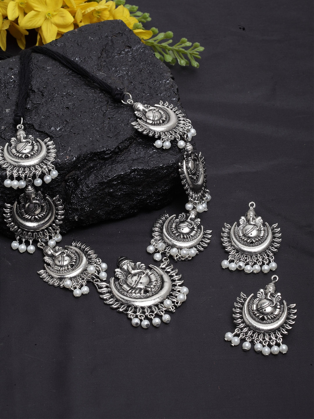 

Moedbuille Women Silver-Plated Handcrafted Jewellery Set