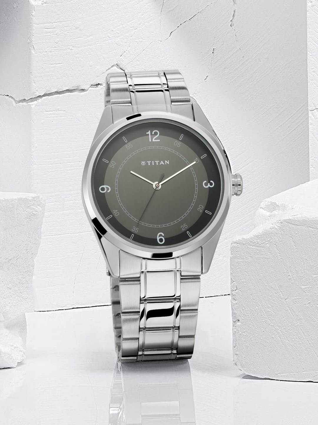 

Titan Men Black Analogue Watch 1729SM03