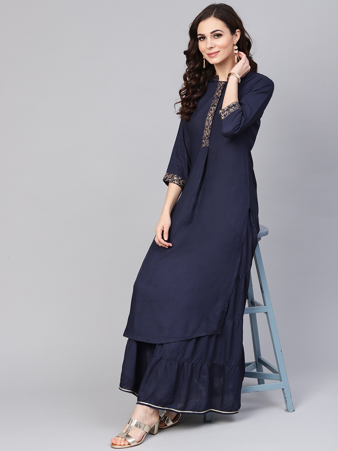 

Yuris Women Navy Blue Solid Straight Kurta