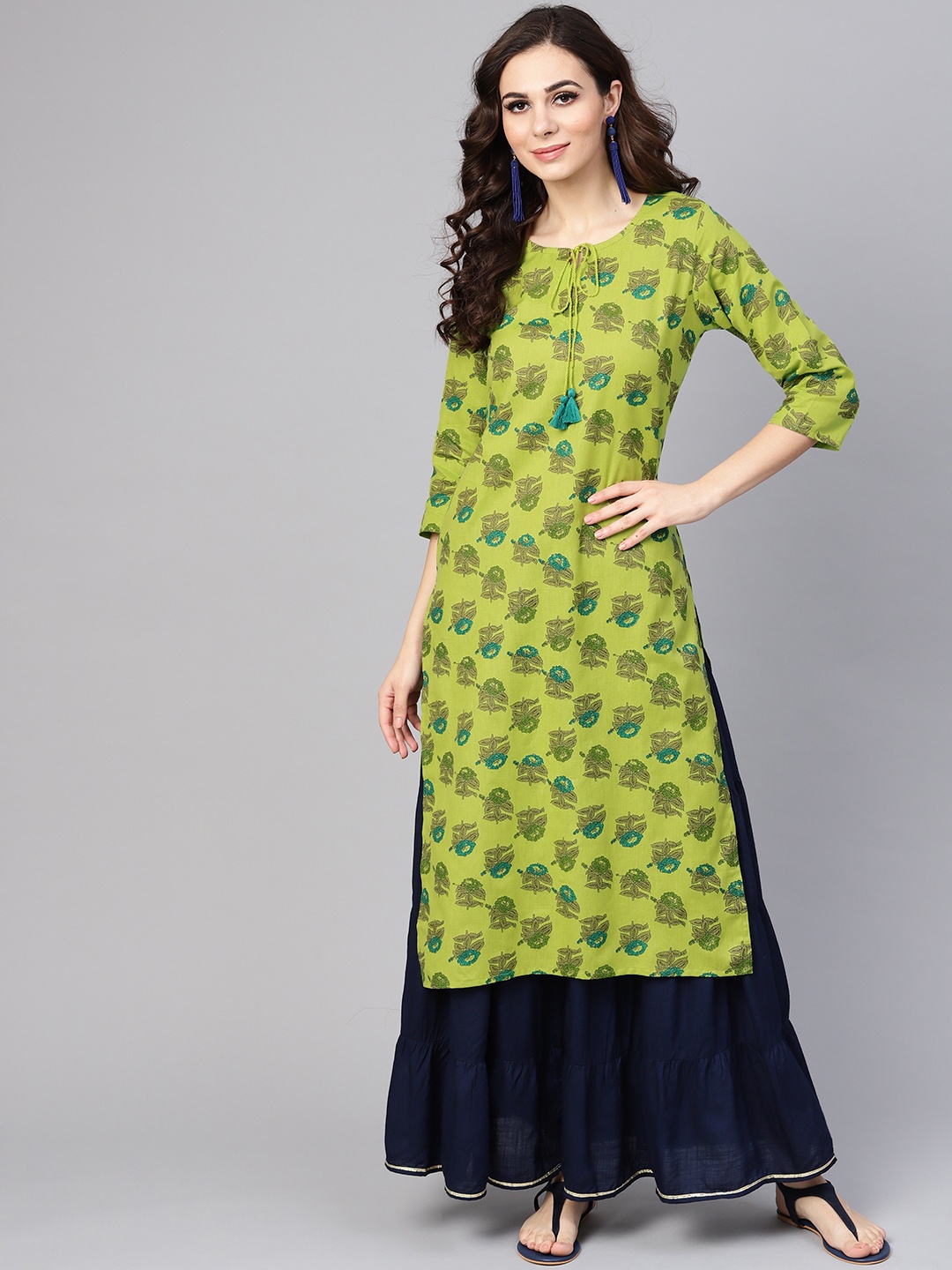 

Yuris Women Green Printed Straight Kurta