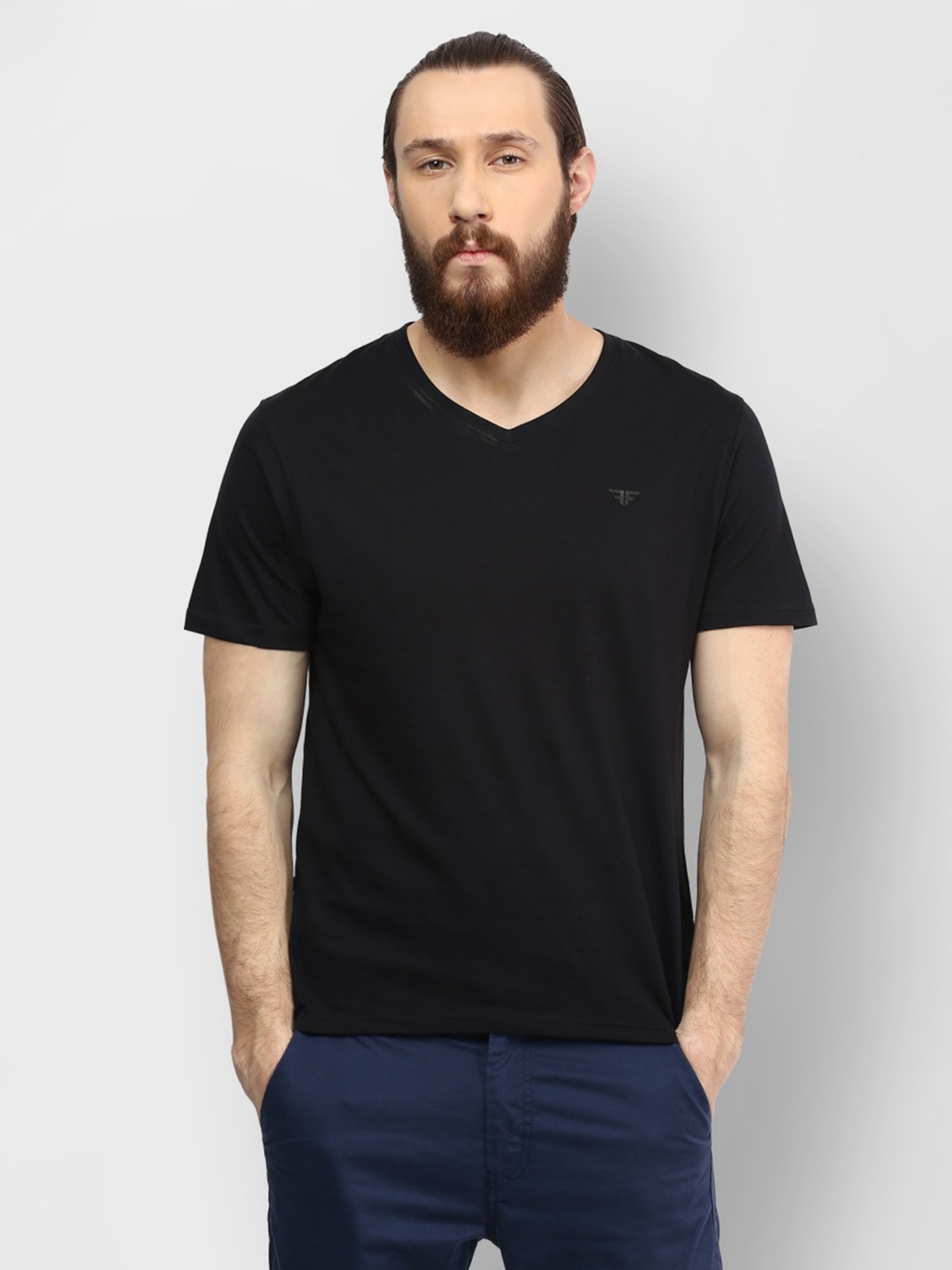 

Fame Forever by Lifestyle Men Black Solid V-Neck T-shirt