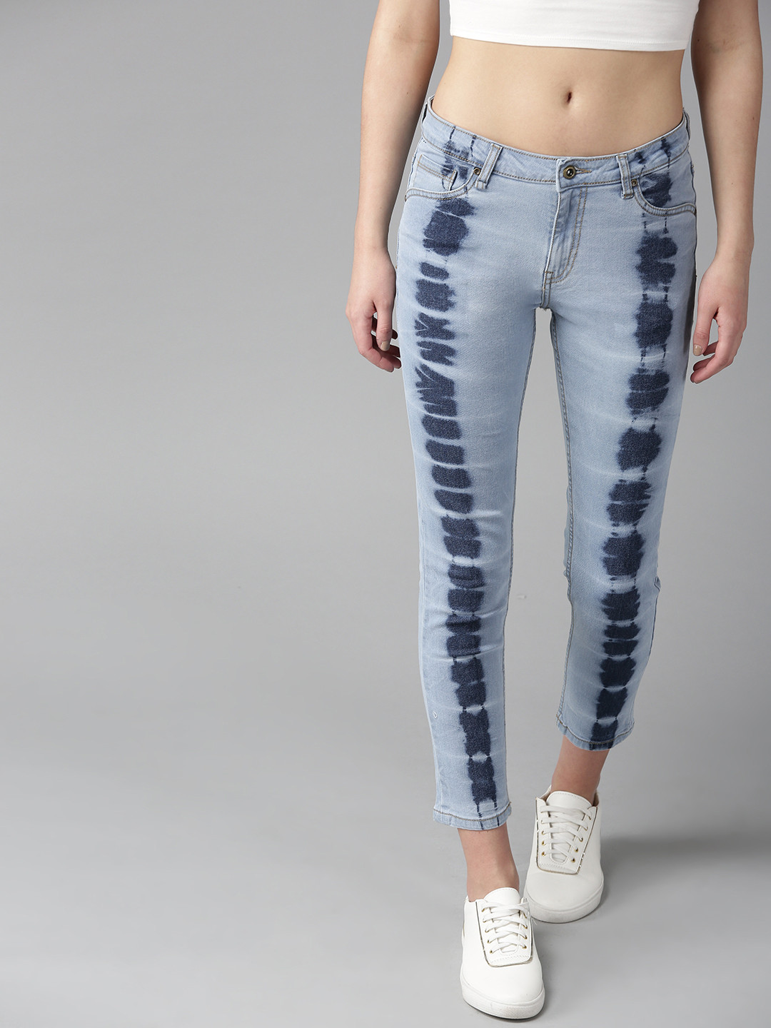 

The Roadster Lifestyle Co Women Blue Skinny Fit Mid-Rise Clean Look Bleached Cropped Stretchable Jeans