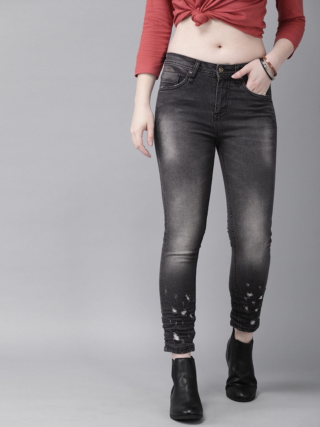 

The Roadster Lifestyle Co Women Black Skinny Fit Mid-Rise Mildly Distressed Stretchable Jeans