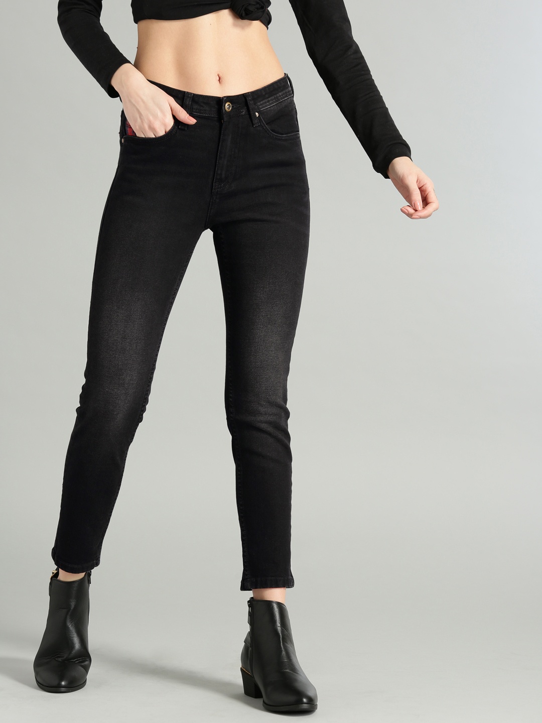

The Roadster Lifestyle Co Women Black Skinny Fit Mid-Rise Clean Look Stretchable Jeans