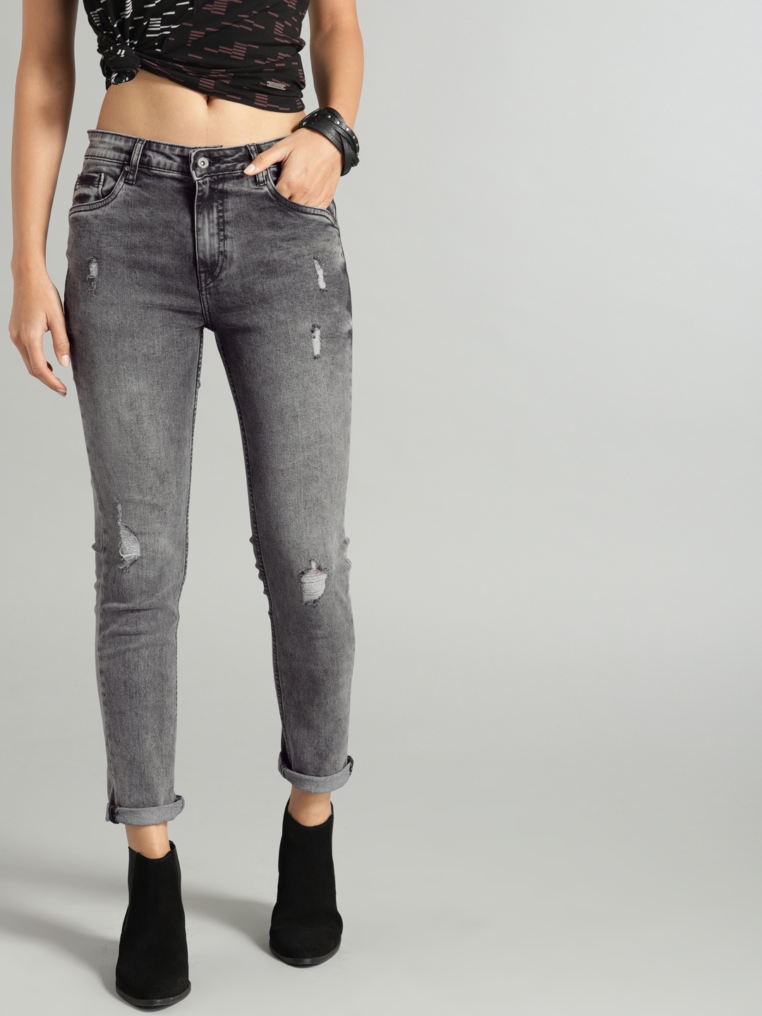 

The Roadster Lifestyle Co Women Black Skinny Fit Mid-Rise Mildly Distressed Stretchable Jeans