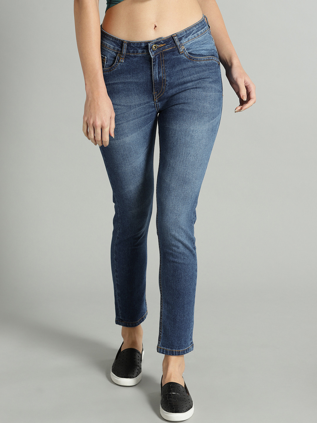 

The Roadster Lifestyle Co Women Navy Blue Skinny Fit Mid-Rise Clean Look Stretchable Jeans