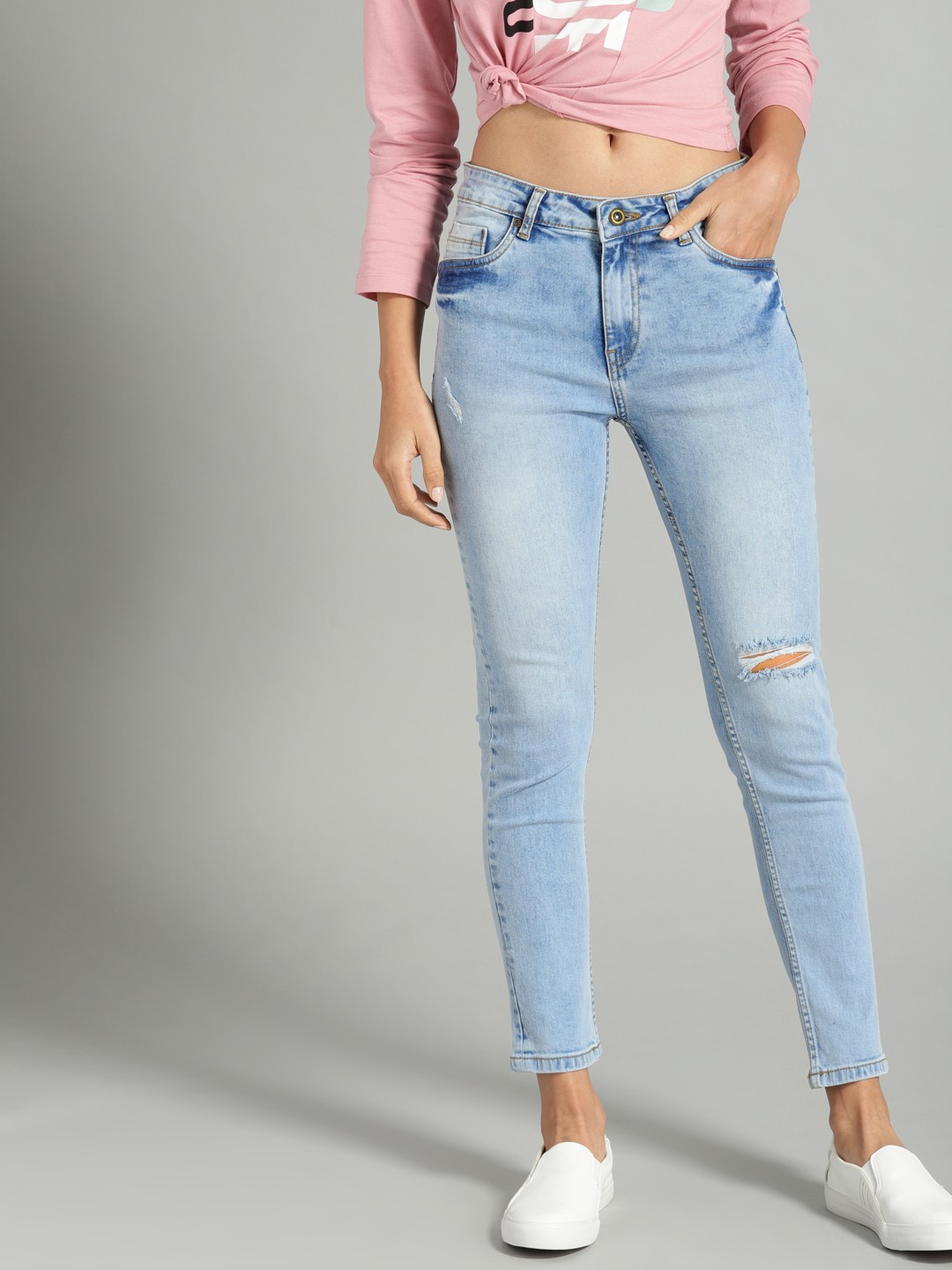 

The Roadster Lifestyle Co Women Blue Skinny Fit Mid-Rise Ankle Length Mildly Distressed Stretchable Jeans