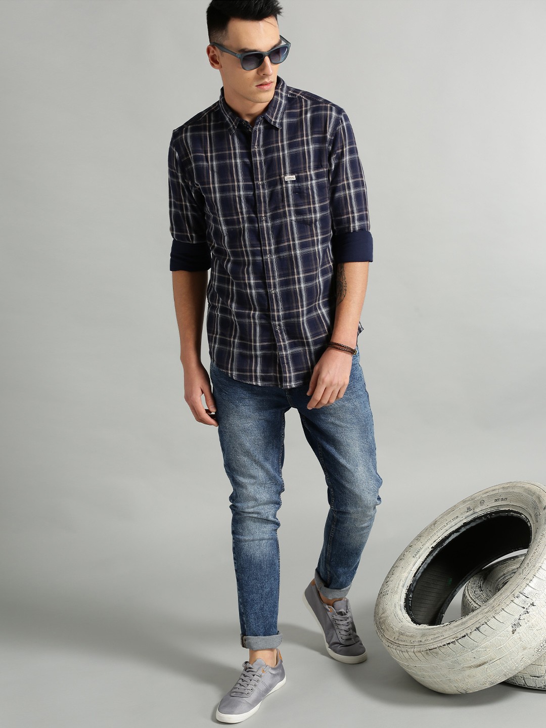 

The Roadster Lifestyle Co Men Blue Skinny Fit Mid-Rise Clean Look Stretchable Jeans