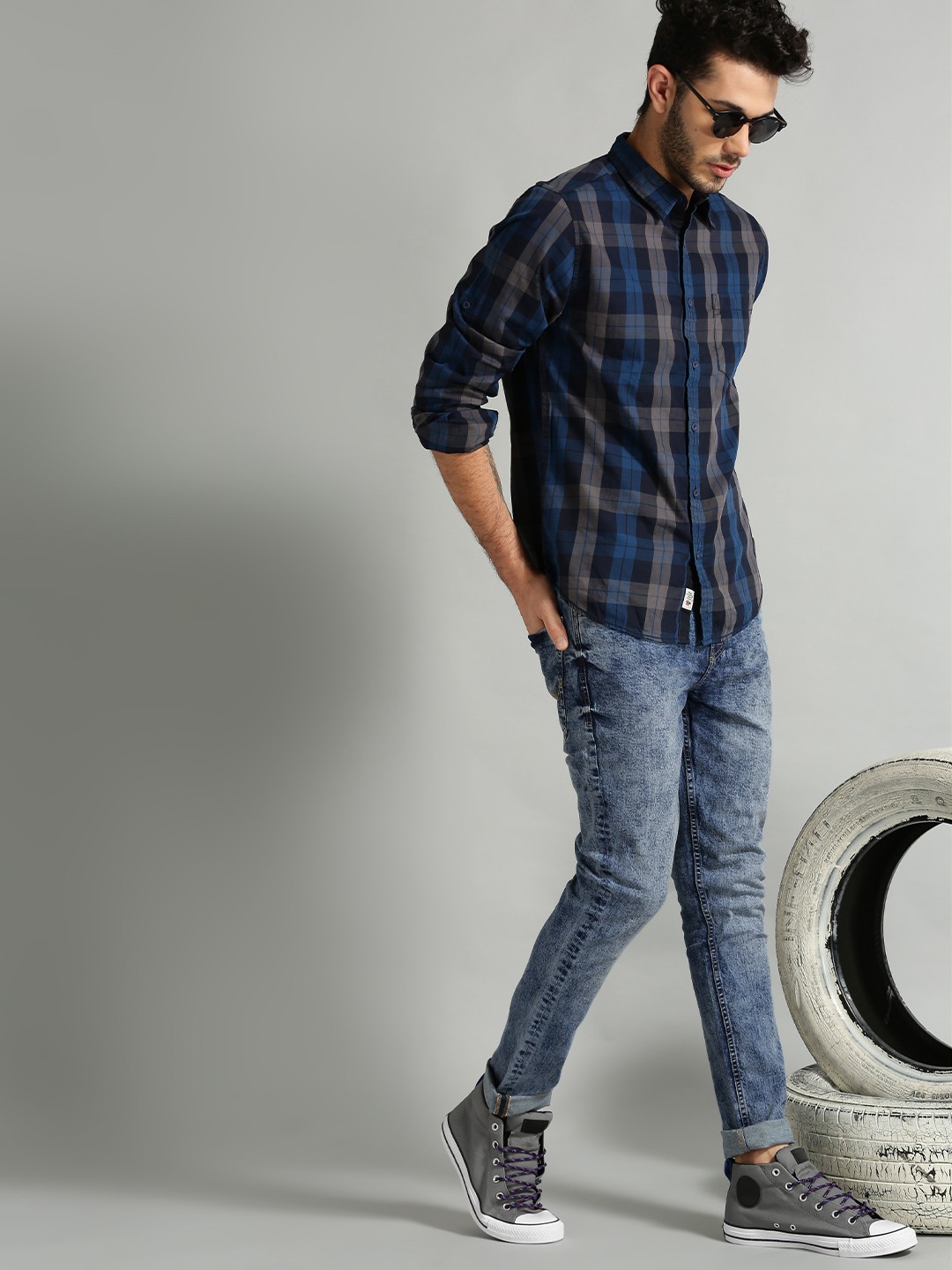 

The Roadster Lifestyle Co Men Blue Skinny Fit Mid-Rise Clean Look Stretchable Jeans
