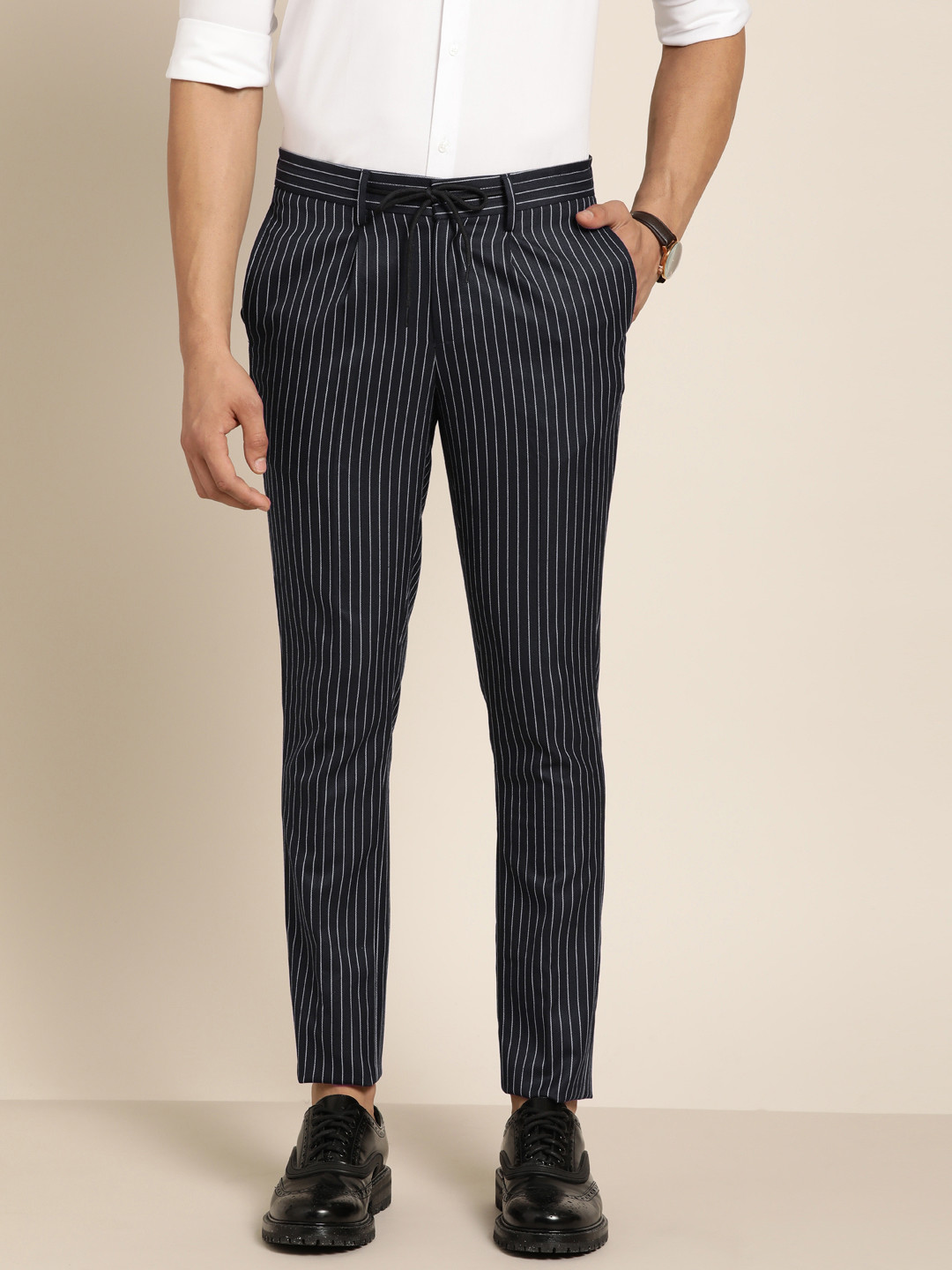 

INVICTUS Men Navy Blue & White Slim Fit Striped Formal Trousers