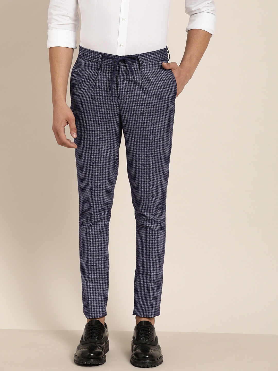 

INVICTUS Men Navy Blue & White Slim Fit Checked Formal Trousers