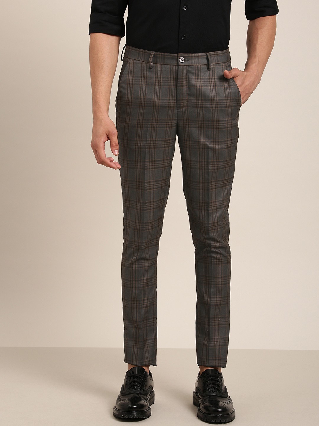 

INVICTUS Men Grey & Black Slim Fit Checked Regular Trousers