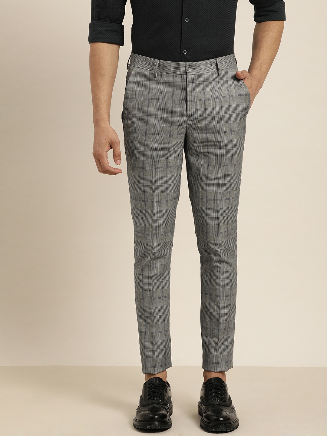 

INVICTUS Men Grey Slim Fit Checked Formal Trousers