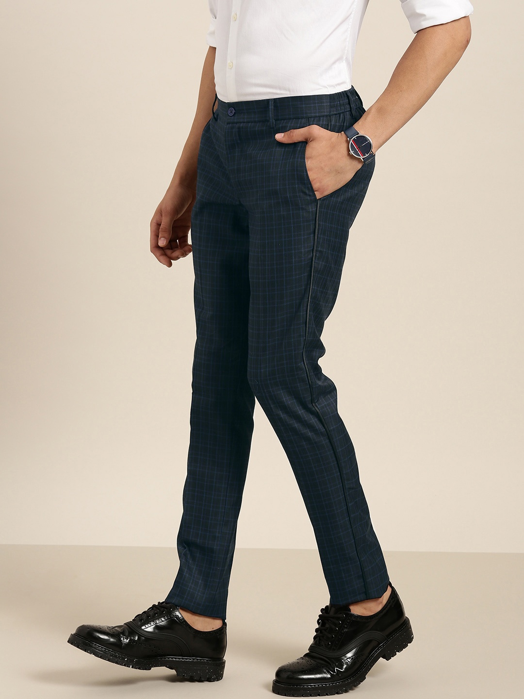 

INVICTUS Men Black & Blue Slim Fit Self Checked Regular Trousers