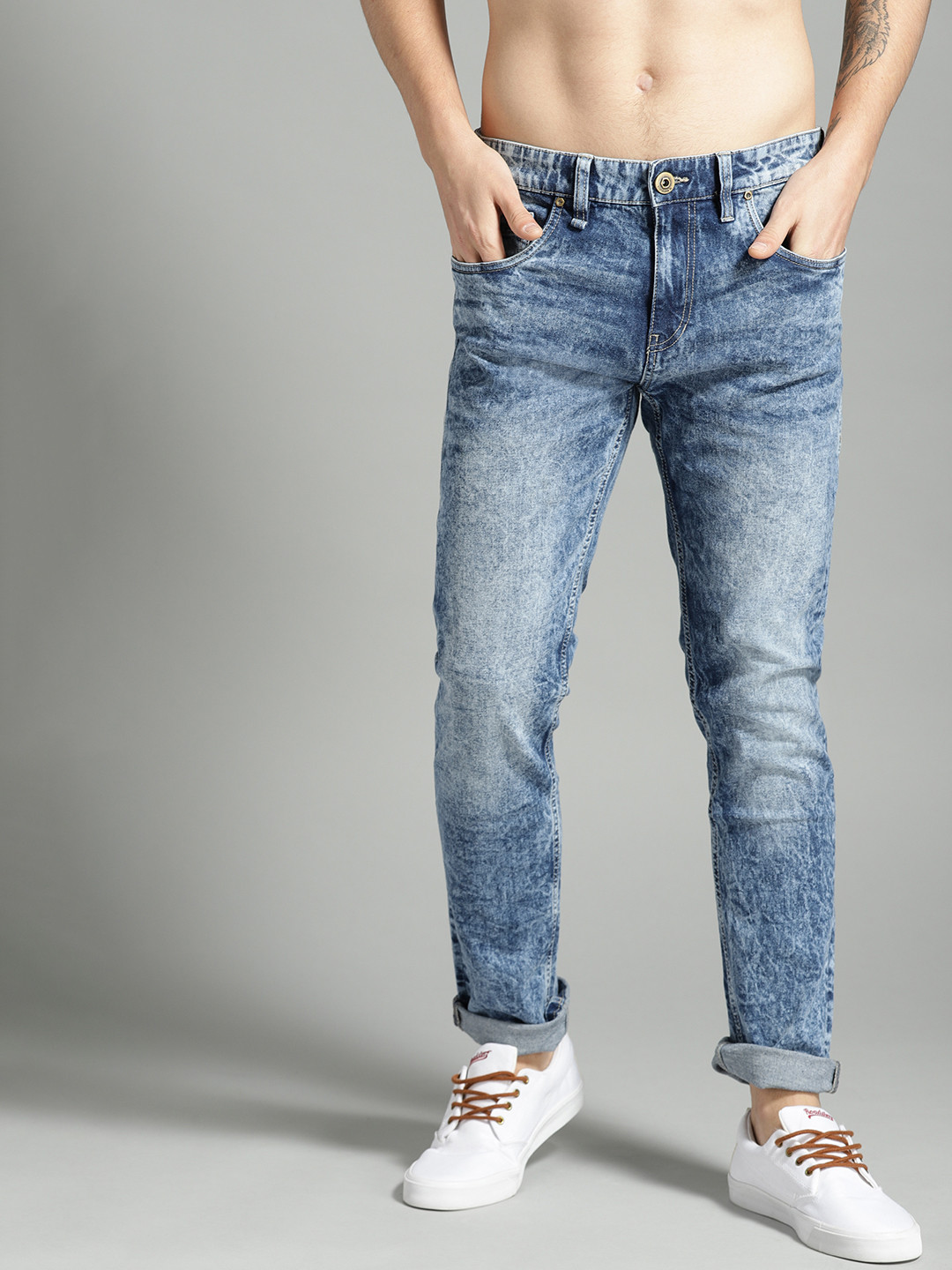 

The Roadster Lifestyle Co Men Blue Acid Wash Slim Fit Mid-Rise Clean Look Stretchable Jeans