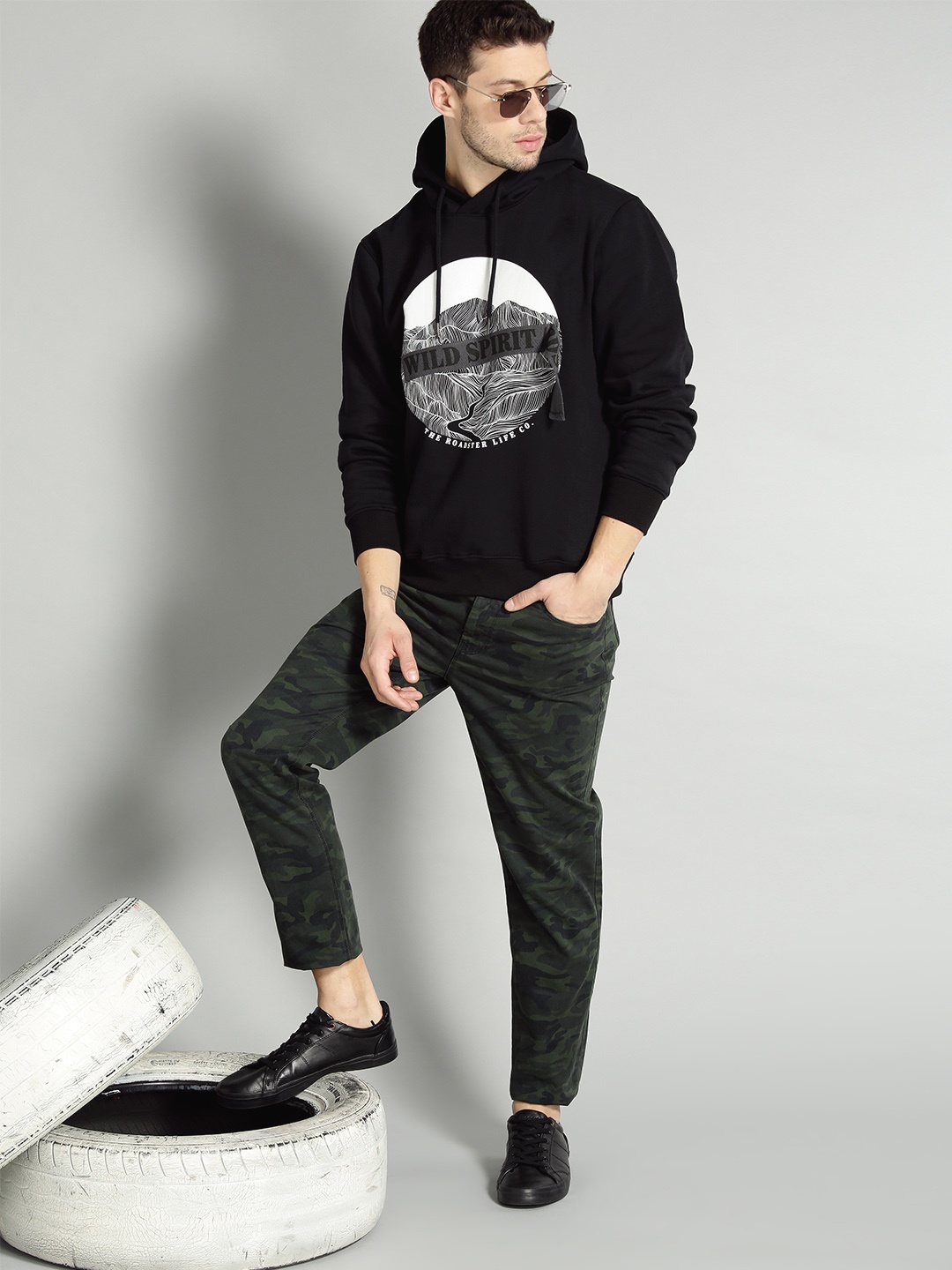

The Roadster Lifestyle Co Men Black & White Printed Hooded Sweatshirt