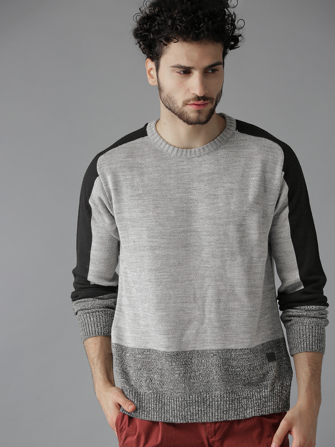 

The Roadster Lifestyle Co Men Grey Melange Colourblocked Sweater