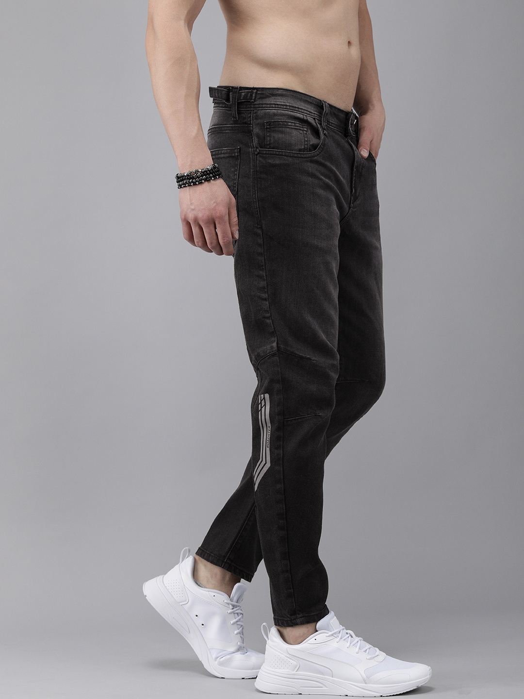 

The Roadster Lifestyle Co Men Black Heavy Fade Slim Fit Stretchable Jeans
