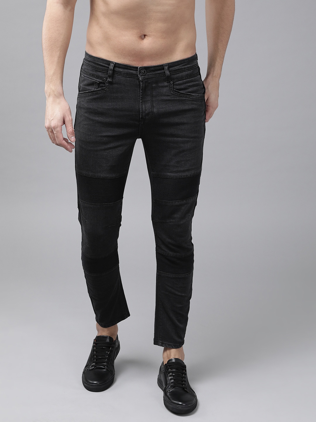 

The Roadster Lifestyle Co Men Charcoal Grey Carrot Fit Light Fade Stretchable Jeans