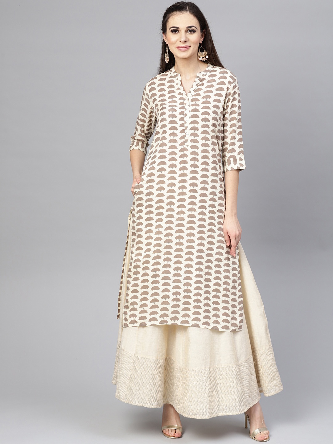 

Varanga Women Beige & Brown Printed Straight Kurta