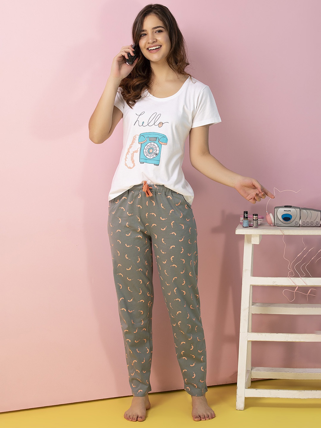 

Clovia Cotton Rich Printed Top & Pyjama Night suit, White