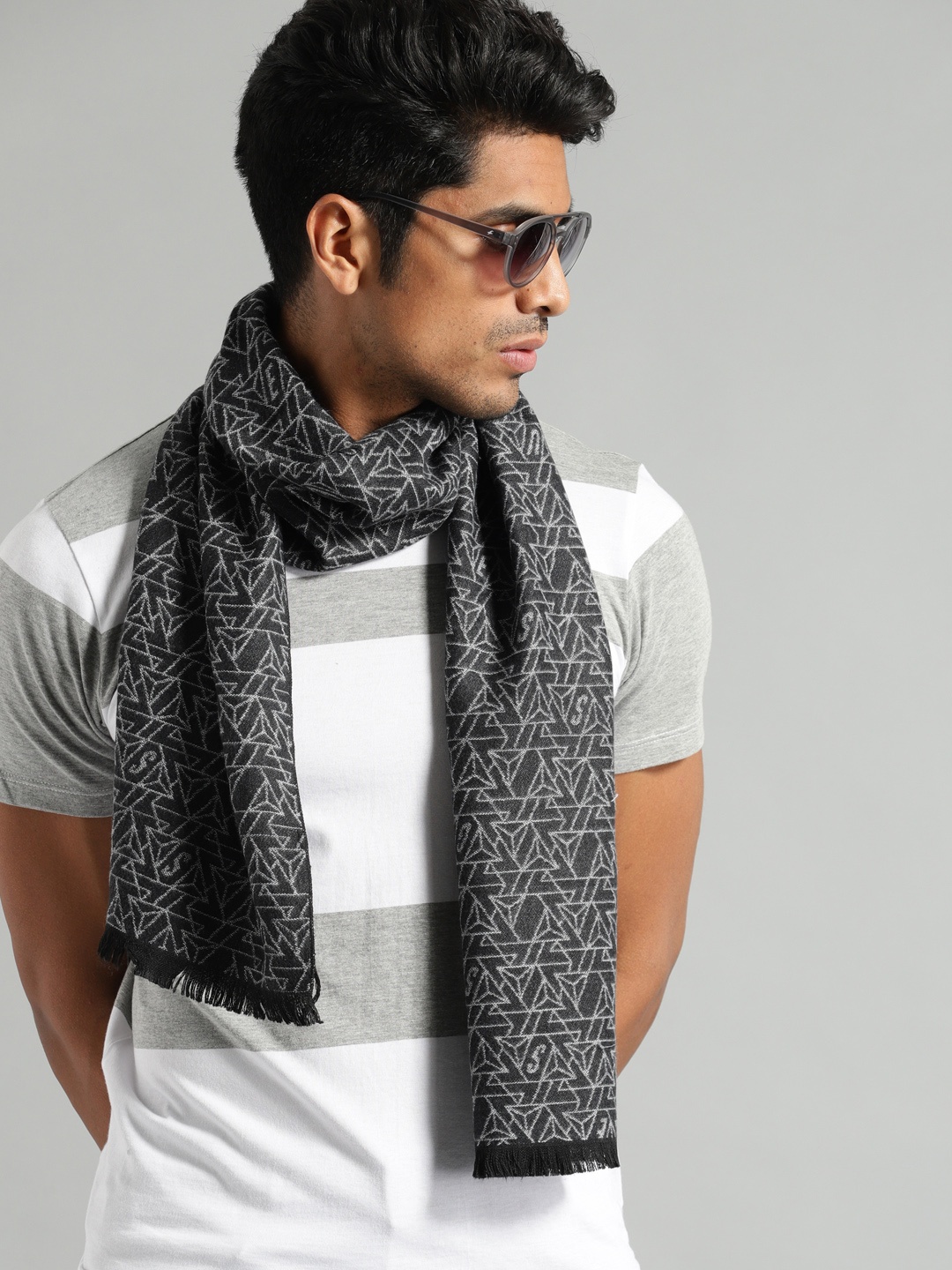 

The Roadster Lifestyle Co Unisex Black & White Self Design Scarf