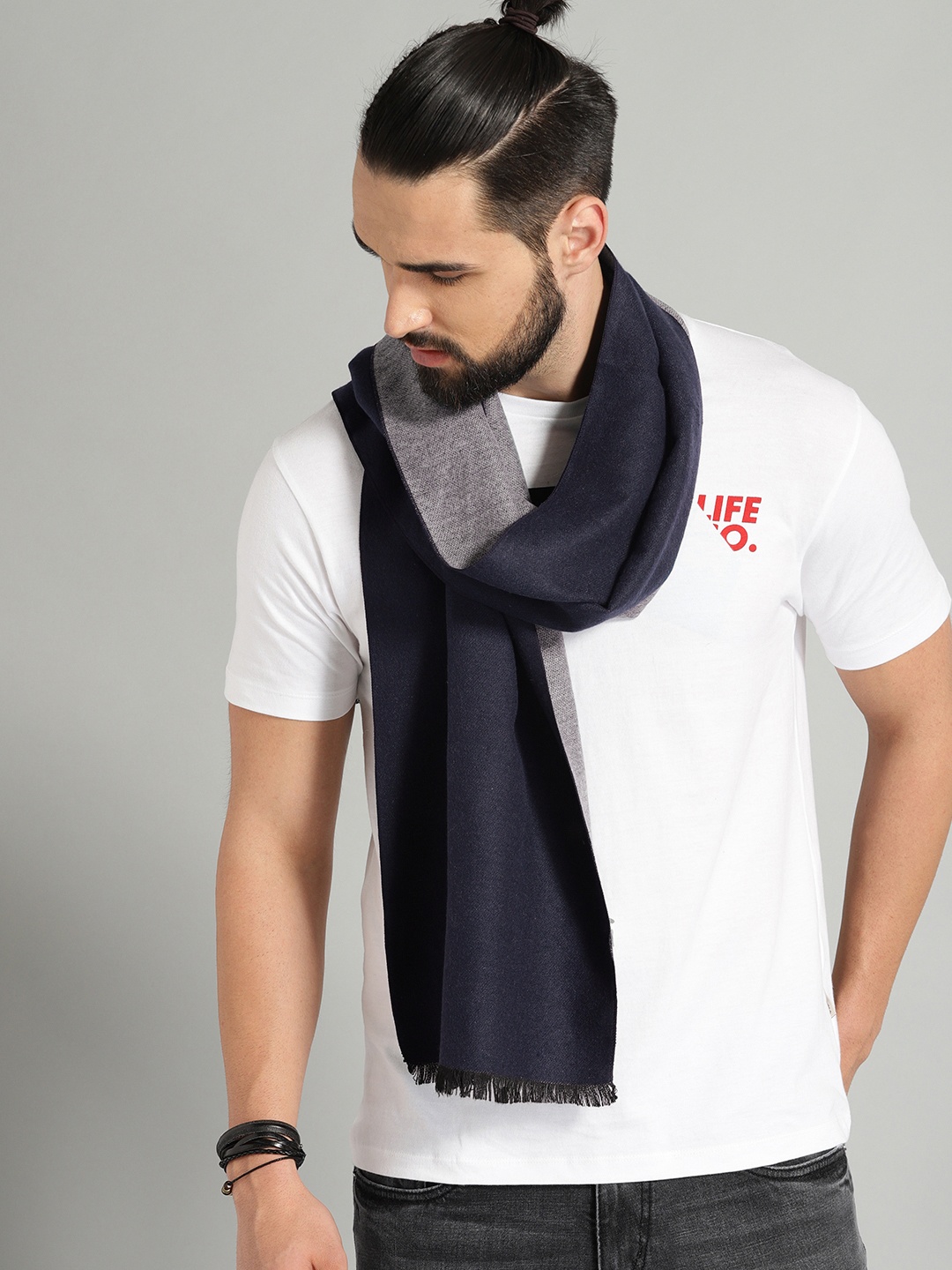 

The Roadster Lifestyle Co Unisex Navy Blue Solid Scarf