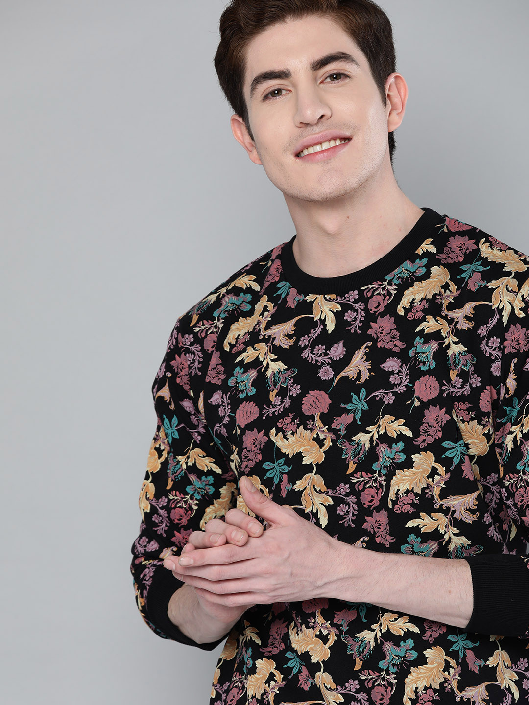 

Mast & Harbour Men Black & Beige Printed Sweatshirt