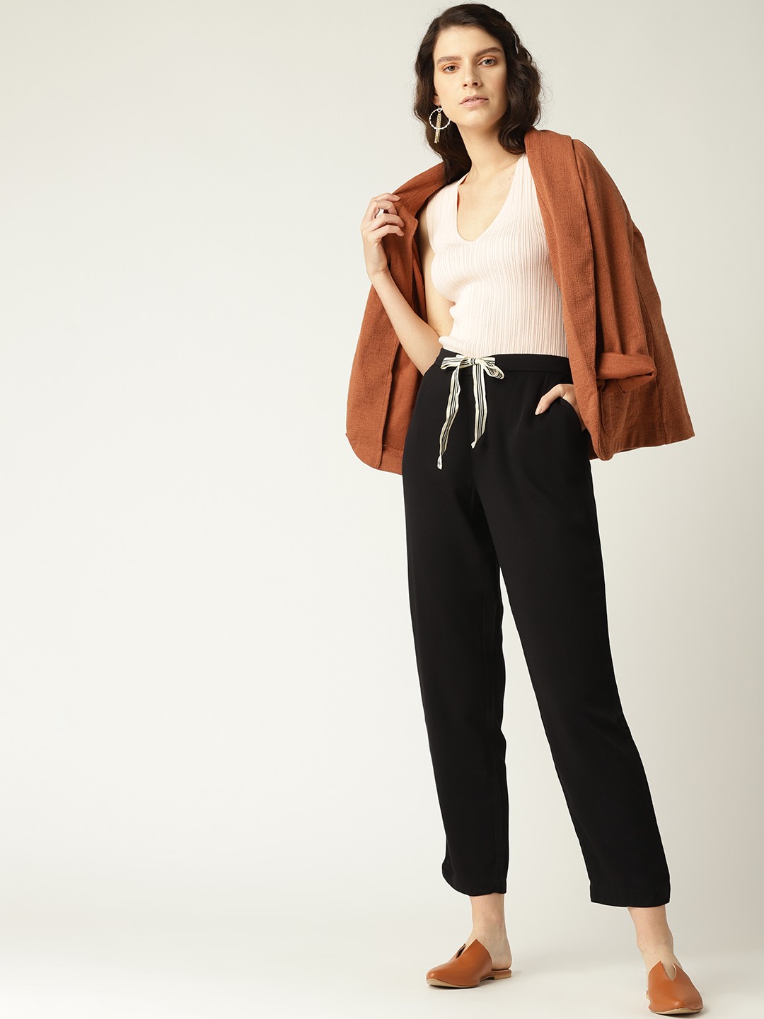 

MANGO Women Black Regular Fit Solid Cropped Trousers