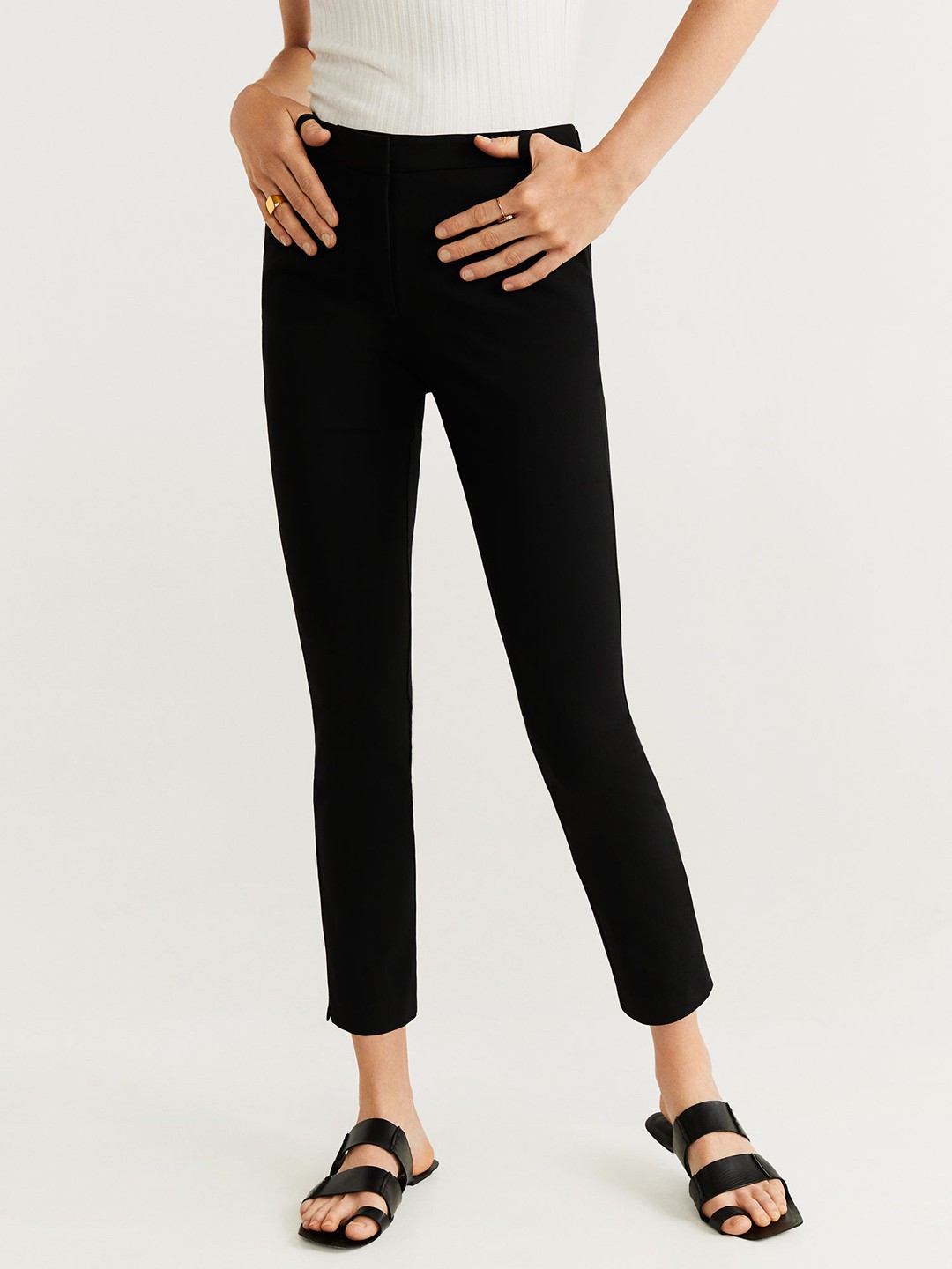 

MANGO Women Black Regular Fit Solid Cropped Trousers