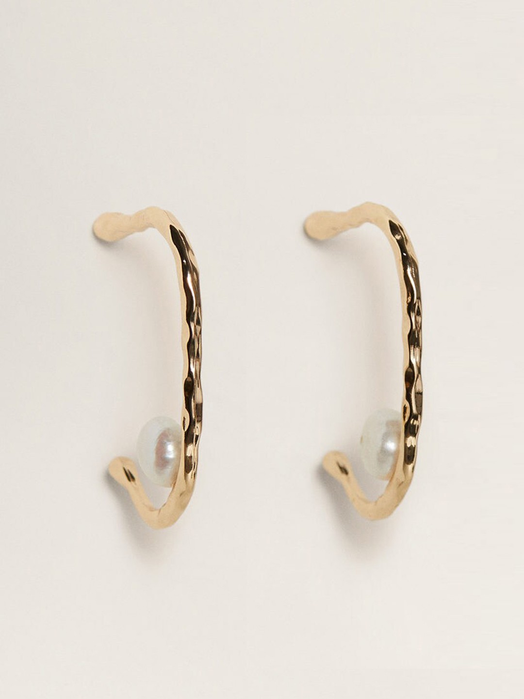 

MANGO Gold-Toned & White Contemporary Pearl Half Hoop Earrings