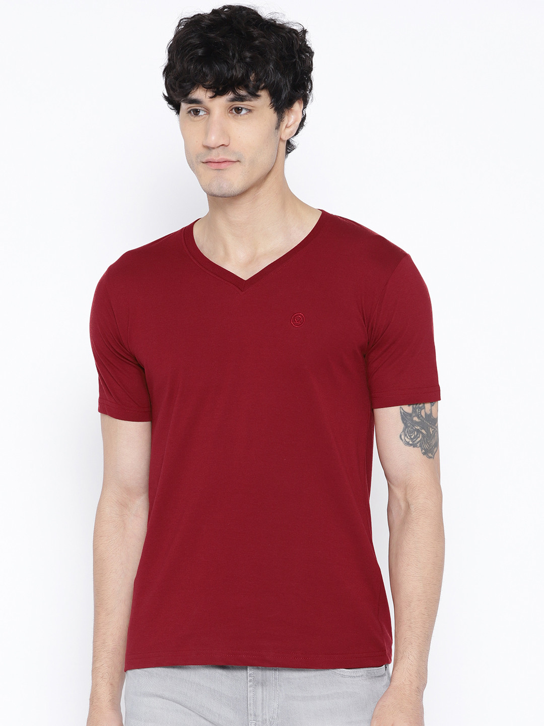 

Chkokko Men Maroon Solid V-Neck T-shirt
