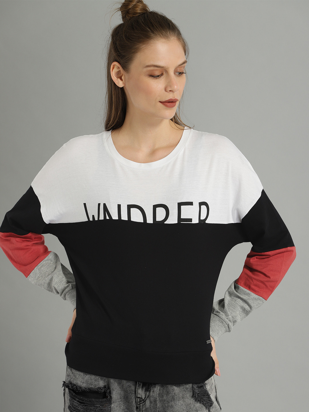 

The Roadster Lifestyle Co Women White Black Colourblocked Round Neck Pure Cotton T-shirt