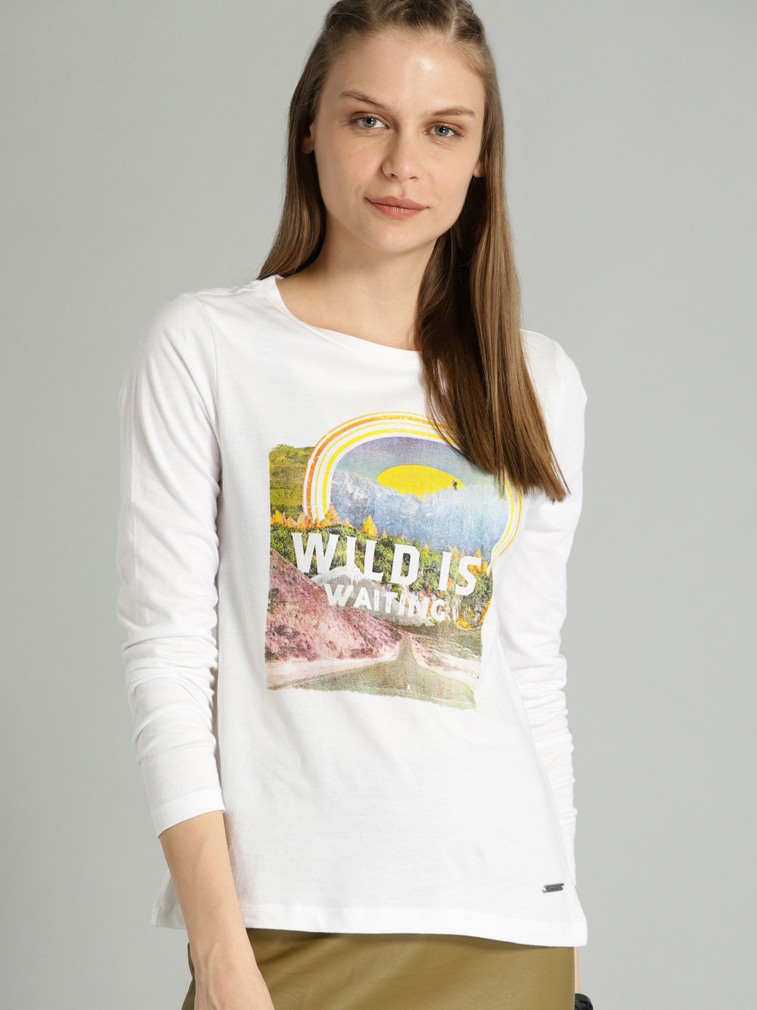 

The Roadster Lifestyle Co Women White Green Printed Round Neck Pure Cotton T-shirt
