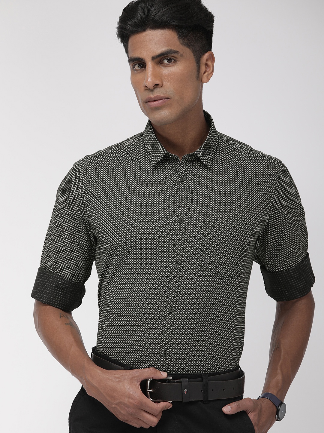 

Indian Terrain Men Black & White Slim Fit Printed Smart Casual Shirt