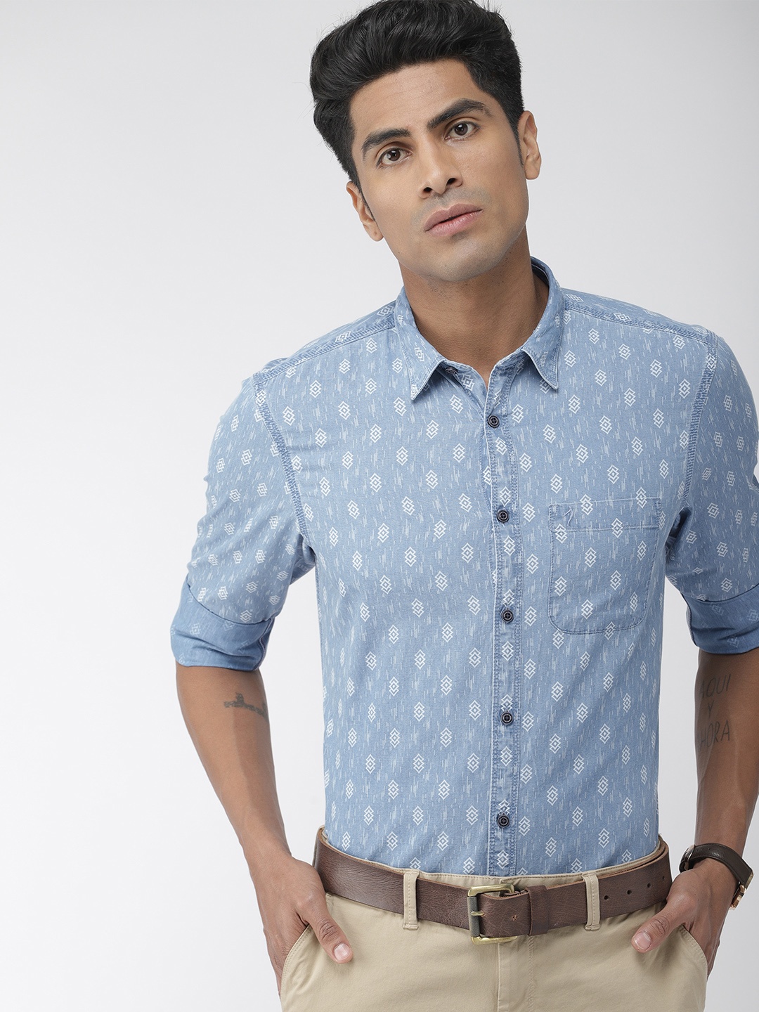 

Indian Terrain Men Blue & White Chiseled Slim Fit Printed Casual Shirt