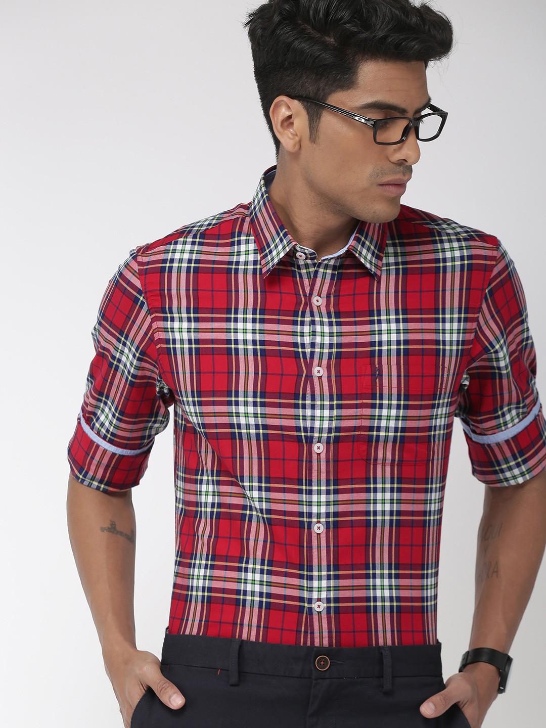 

Indian Terrain Men Red & White Slim Fit Checked Casual Shirt