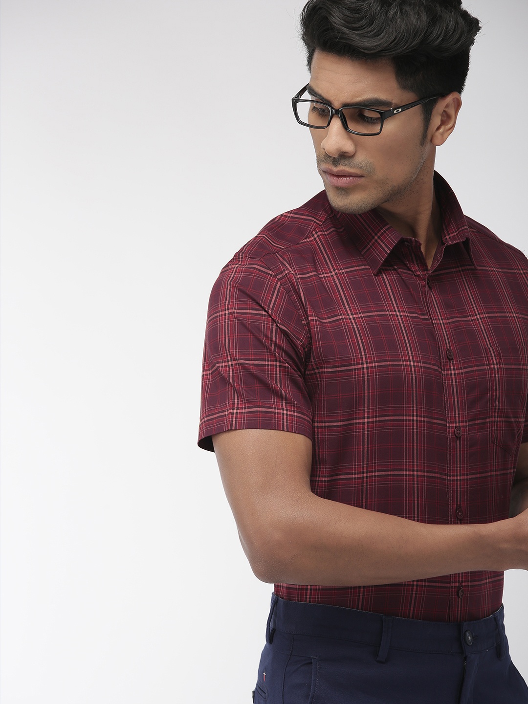 

Indian Terrain Men Burgundy Slim Fit Checked Smart Casual Shirt