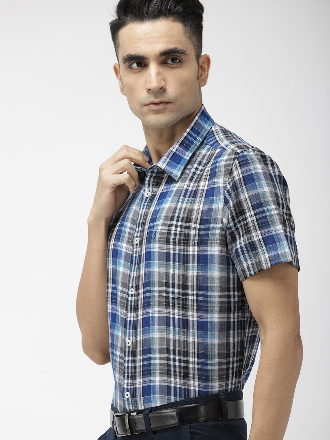 

Indian Terrain Men Blue & White Slim Fit Checked Smart Casual Shirt