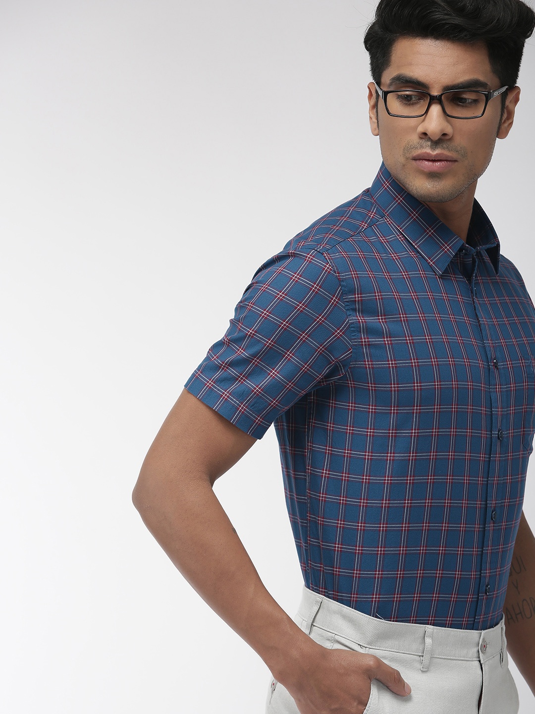 

Indian Terrain Men Blue & Maroon Slim Fit Checked Smart Casual Shirt
