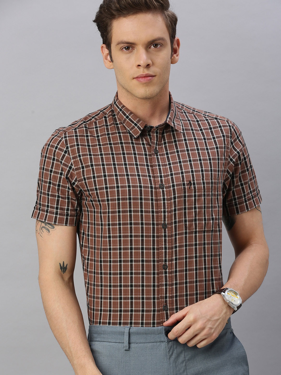 

Indian Terrain Men Brown & Navy Blue Chiseled Fit Checked Casual Shirt