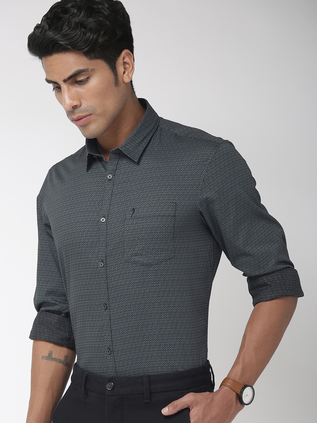 

Indian Terrain Men Black & Grey Slim Fit Printed Smart Casual Shirt