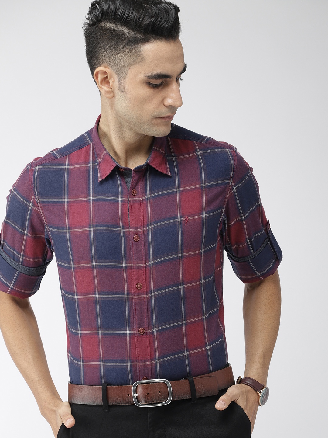

Indian Terrain Men Maroon & Navy Blue Chiseled Slim Fit Checked Casual Shirt