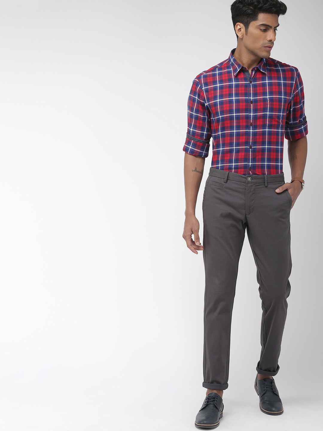 

Indian Terrain Men Red & Navy Blue Slim Fit Smart Checked Casual Shirt