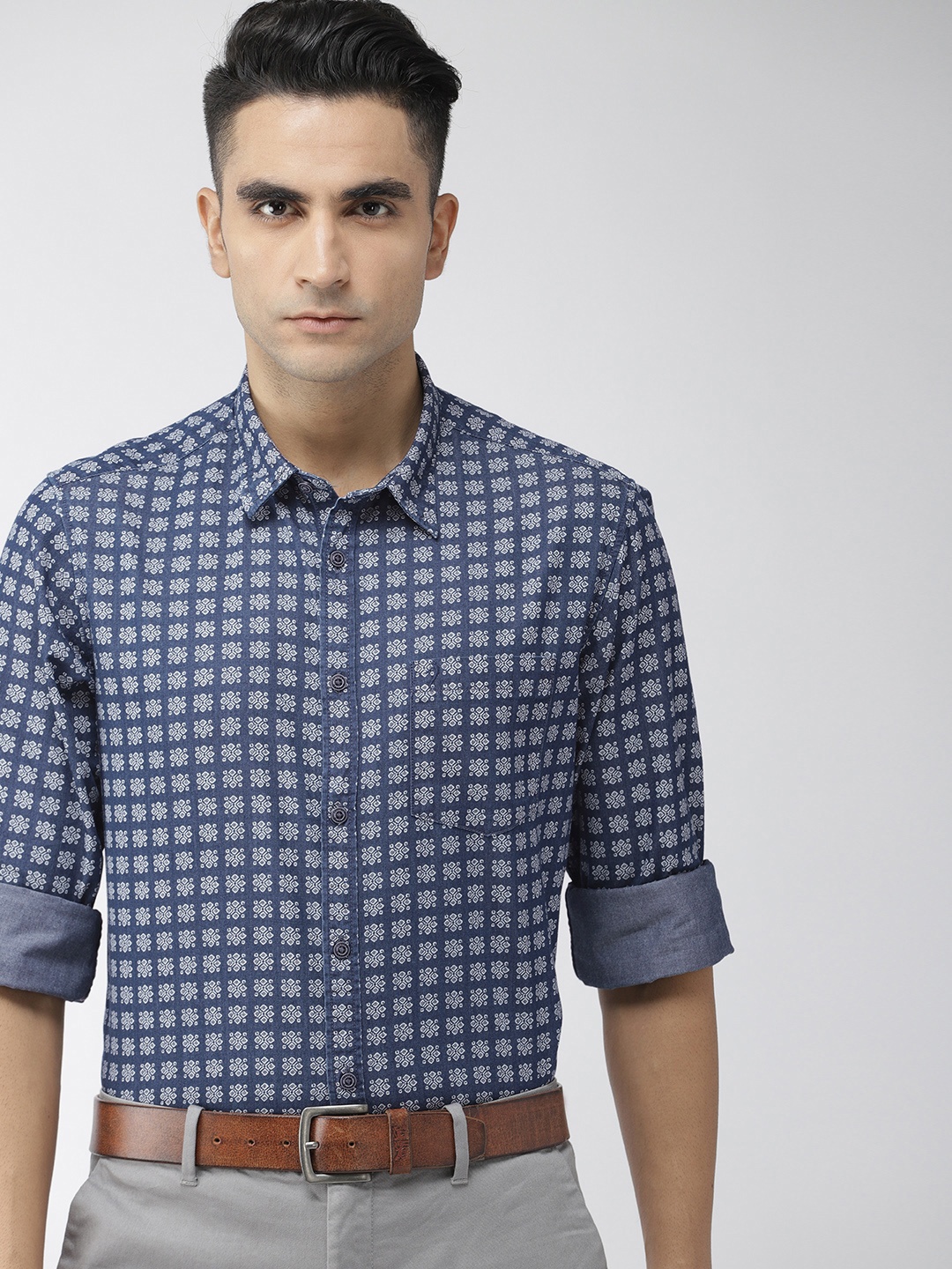 

Indian Terrain Men Blue & White Slim Fit Printed Chambray Casual Shirt