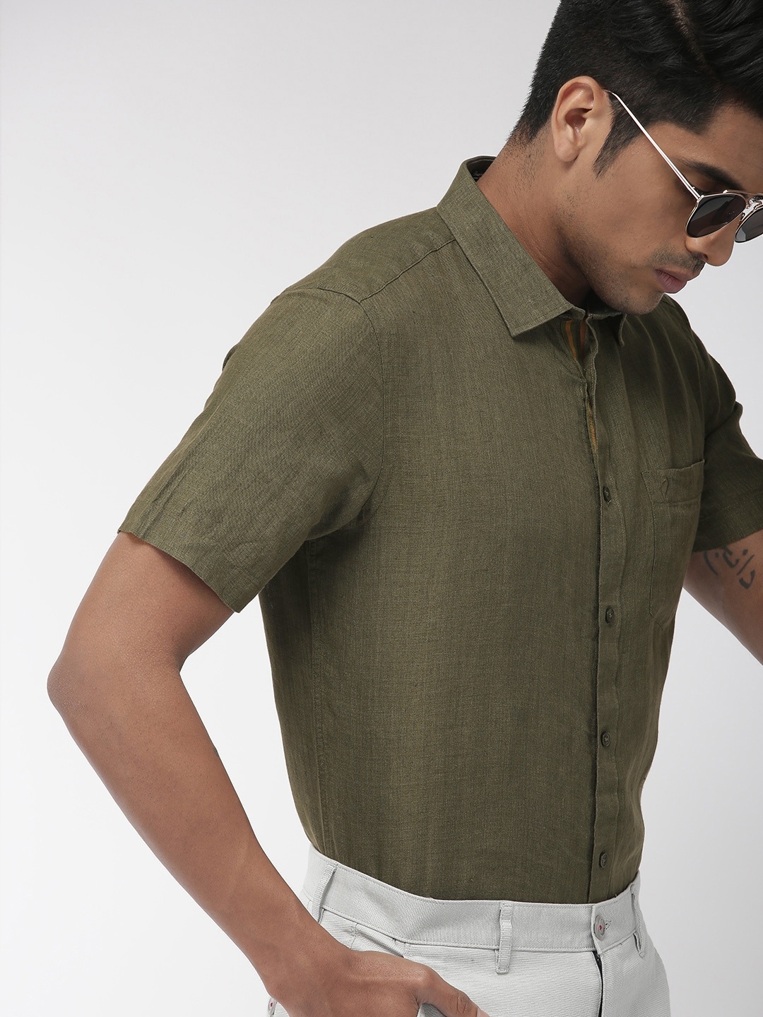 

Indian Terrain Men Olive Green Slim Fit Solid Linen Smart Casual Shirt