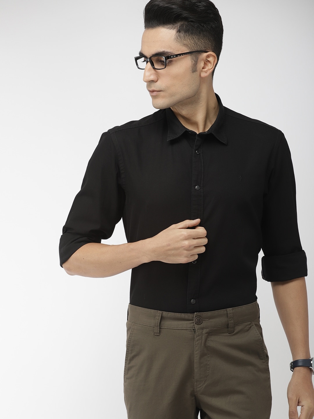 

Indian Terrain Men Black Solid Chiseled Slim Fit Cotton Smart Casual Shirt